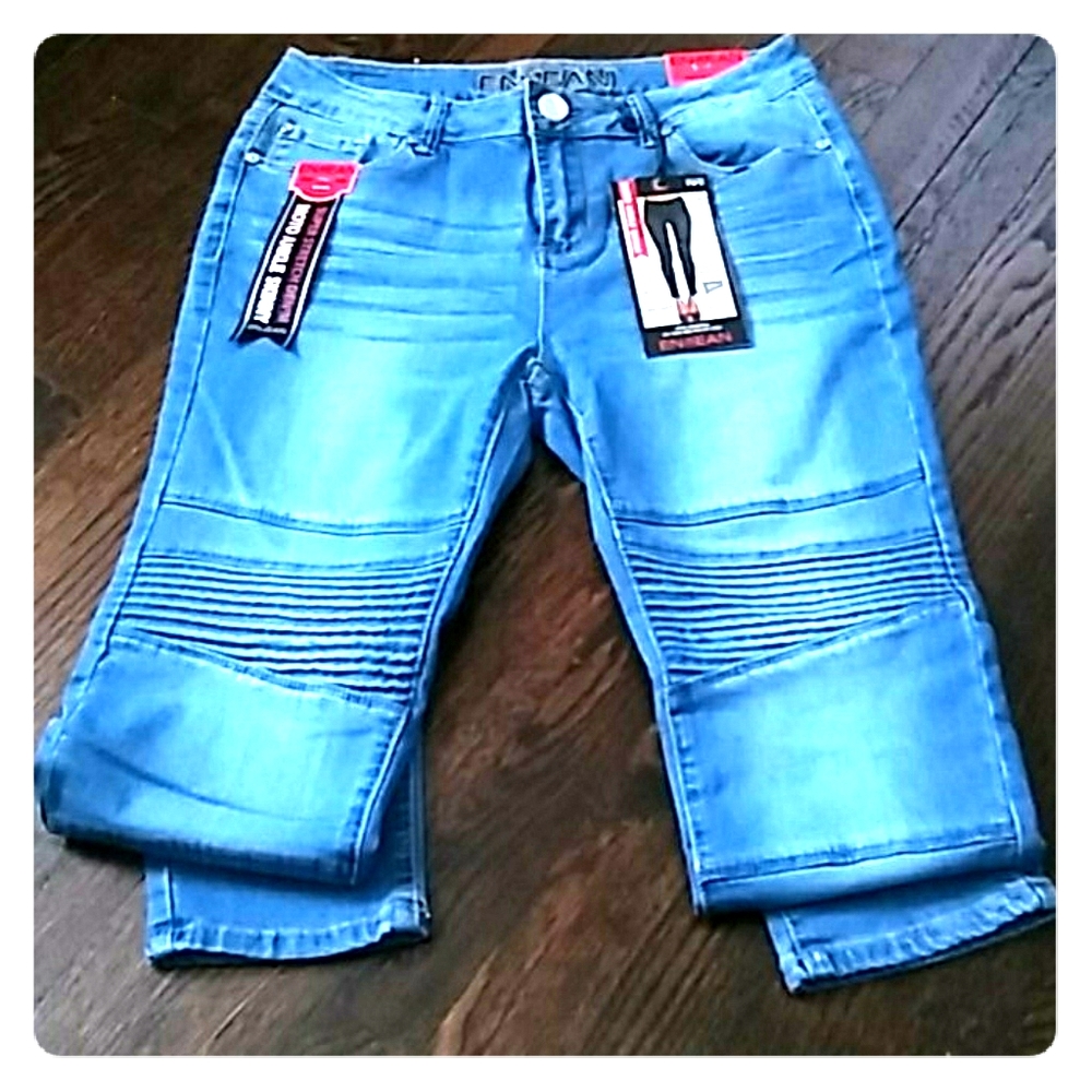 NWT!Mid rise super stretch denim moto ankle skinny